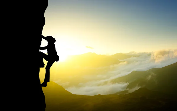 Silhouette des Bergsteigers — Stockfoto