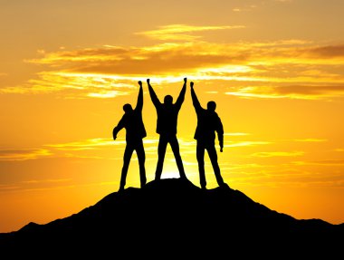 dağın tepesine takımda silüeti