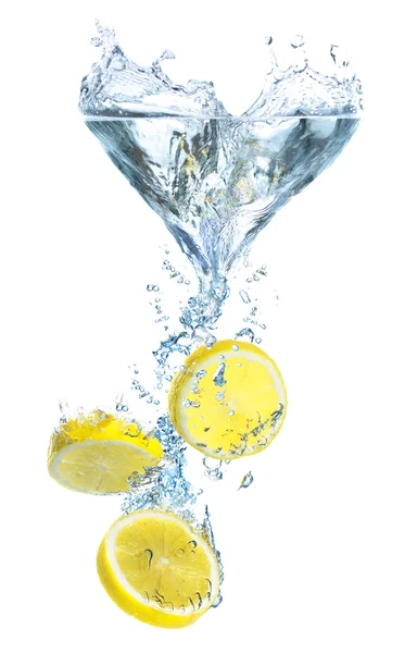 レモンと水のしぶき — ストック写真