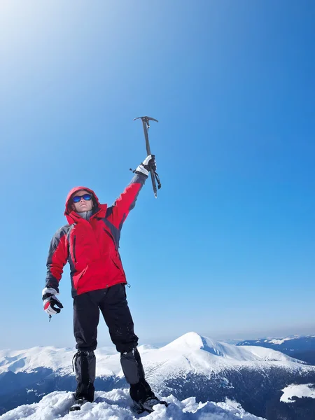 岩の上の登山家 — ストック写真