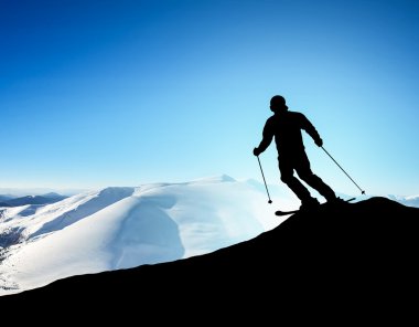 kayakçı tepe üzerinde.