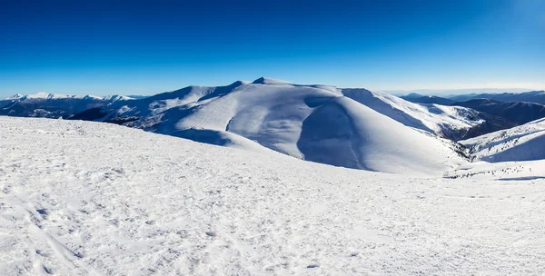 雪山和天空 — 图库照片