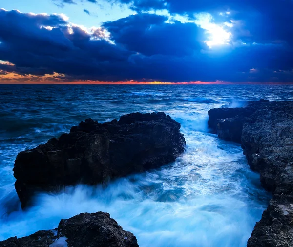 Céu e mar durante o pôr do sol — Fotografia de Stock