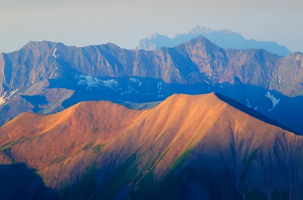 Colline luminose durante il tramonto — Foto Stock