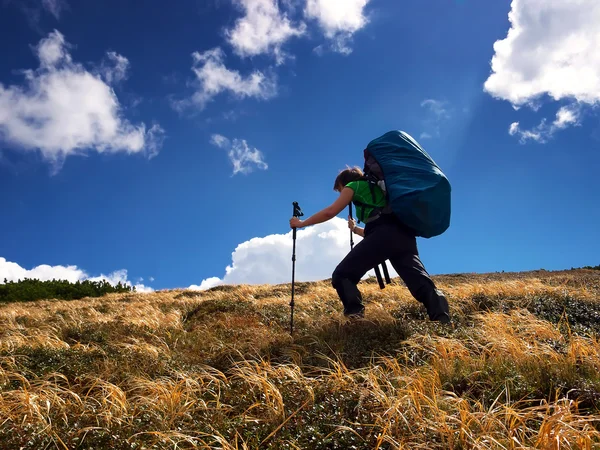 Turista o fundo do céu — Fotografia de Stock