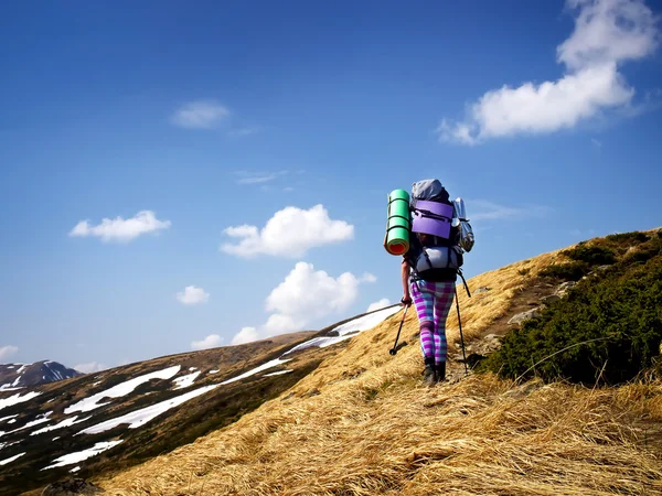 Tourist on the hill — Stock Photo, Image