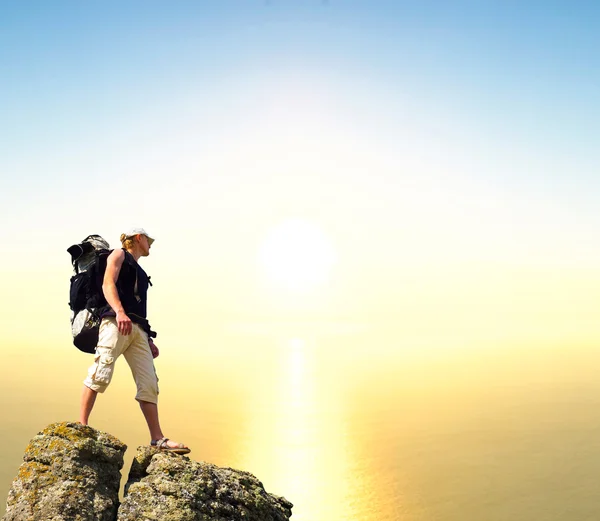 Tourist am Berg — Stockfoto