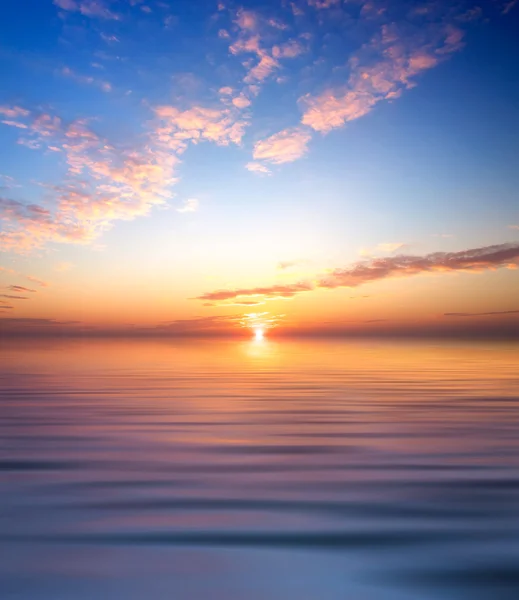 Matahari terbenam di atas laut — Stok Foto