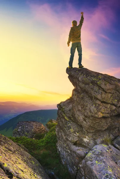 Vincitore sulla cima della montagna — Foto Stock