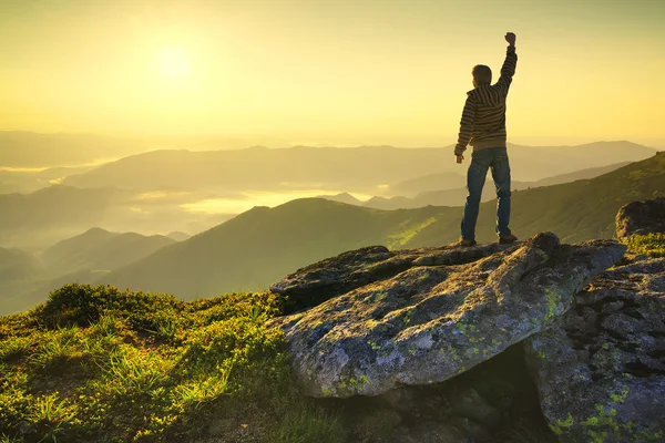 Winner on the mountain top — Stock Photo, Image