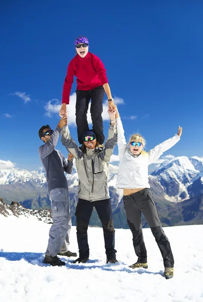 Equipo en la cima de la montaña — Foto de Stock