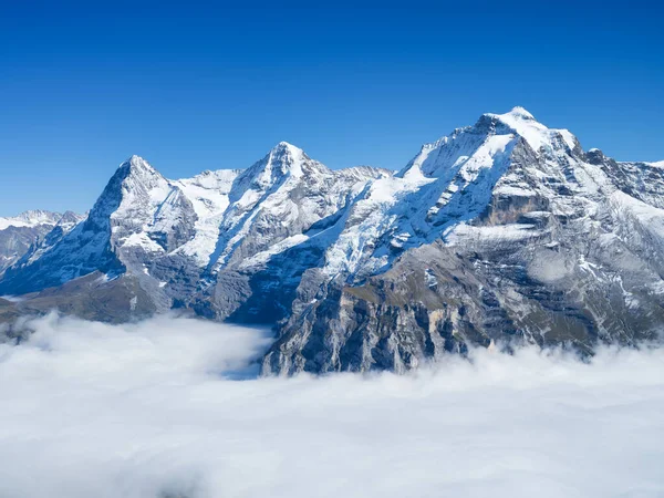 Góry Chmury Dolinie Naturalny Krajobraz Wysoko Górach Pasmo Górskie Przez — Zdjęcie stockowe