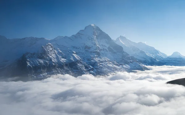 Góry Szczyty Chmury Dolinie Naturalny Krajobraz Pasmo Górskie Przez Chmury — Zdjęcie stockowe