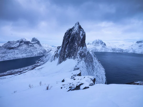 Mountain Segla Ilhas Senja Noruega Altas Montanhas Inverno Paisagem Inverno — Fotografia de Stock