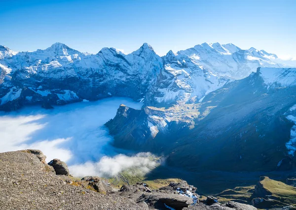 Berglandschap Zwitserse Alpen Bergtoppen Natuurlijk Landschap Bergketen Heldere Blauwe Lucht — Stockfoto