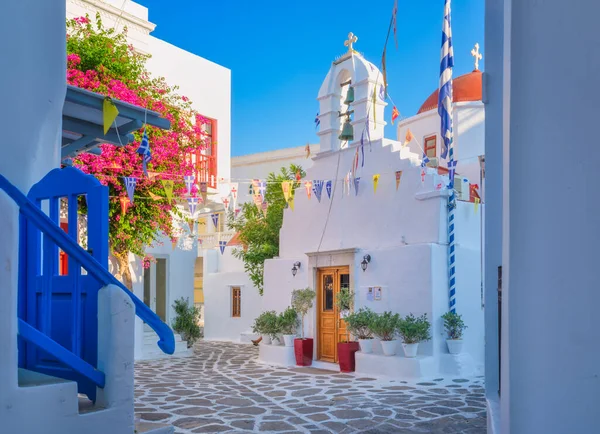 Isola Mykonos Grecia Strade Architettura Tradizionale Edifici Colore Bianco Fiori Fotografia Stock