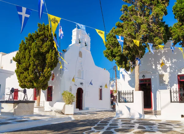 Ilha Míconos Grécia Ruas Arquitetura Tradicional Edifícios Cor Branca Flores Fotografia De Stock