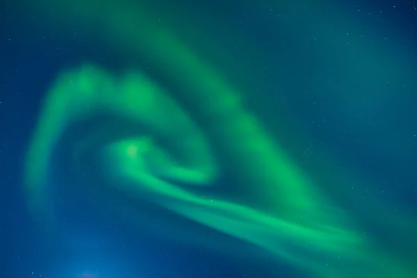 Aurora Borealis Северное Сияние Над Горами Зимний Ночной Пейзаж Яркими — стоковое фото