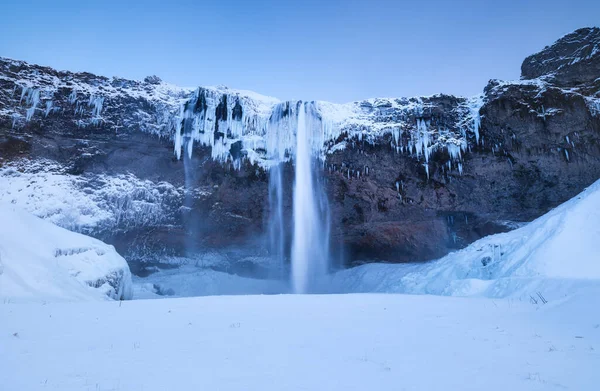 Cachoeira Seljalandsfoss Islândia Paisagem Inverno Islandesa Cachoeira Alta Pedras Neve — Fotografia de Stock