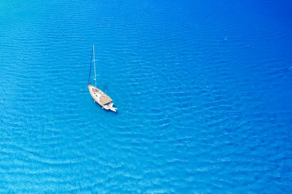 Pemandangan Udara Kapal Pesiar Laut Biru Air Transparan Laut Mediterania — Stok Foto