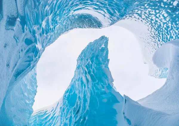 アイスランドの氷の洞窟 氷の洞窟 ヴァトナヨークトル国立公園 氷の景色の中 アイスランドの冬の風景 — ストック写真