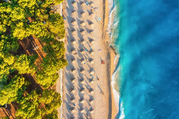Středozemní Moře Letecký Výhled Pláž Lidi Dovolená Dobrodružství Pláž Modrá — Stock fotografie