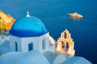 Santorini, Yunanistan. Geleneksel Yunan mimarisine bir bakış. Oia Köyü, Santorini Adası, Yunanistan. Seyahat ve tatil fotoğrafçılığı.