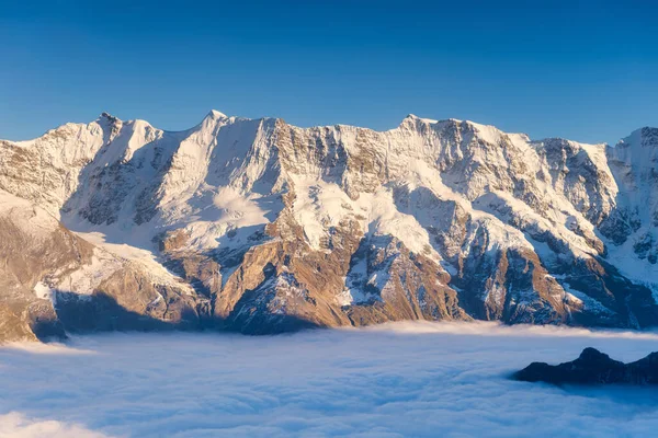 Hegyi Táj Svájci Alpokban Hegycsúcsok Természeti Táj Hegyvonulat Tiszta Kék — Stock Fotó