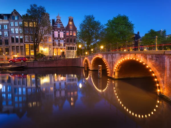Amsterdam Belanda Pemandangan Rumah Dan Jembatan Saat Matahari Terbenam Kanal — Stok Foto
