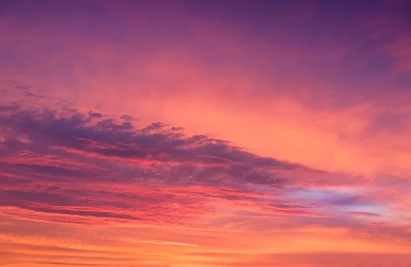 Niebo Chmurami Podczas Zachodu Słońca Chmury Błękitne Niebo Fotografia Wysokiej — Zdjęcie stockowe