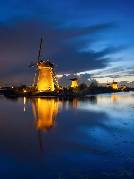 Park Narodowy Kinderdijk Holandii Wiatraki Zmierzchu Naturalny Krajobraz Historycznym Miejscu — Zdjęcie stockowe