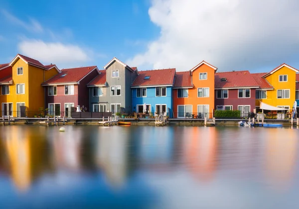 Groningen Holanda Famosas Casas Coloridas Margem Baía Reflexões Superfície Água — Fotografia de Stock