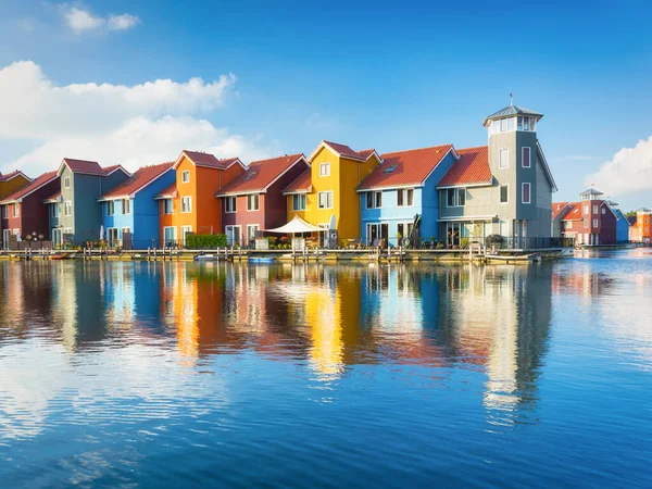 Groningen Holanda Famosas Casas Coloridas Margem Baía Reflexões Superfície Água — Fotografia de Stock
