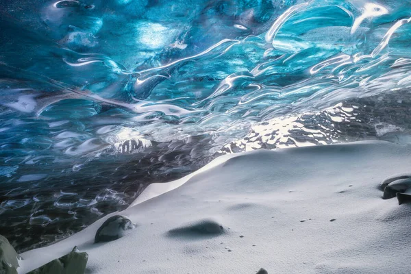 冰岛的水晶冰洞 瓦纳霍库尔国家公园 冰的内部视野 冰岛的冬季景观 自然背景 — 图库照片