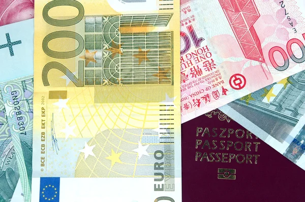 Pasaporte y dinero - primer plano — Foto de Stock