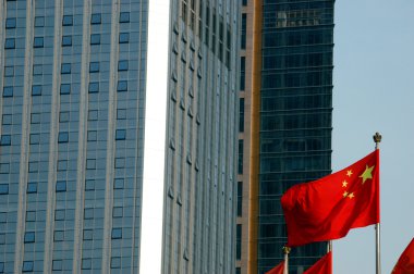 Çin bayrağı modern Çin gökdelen - portre ile modern gökdelen