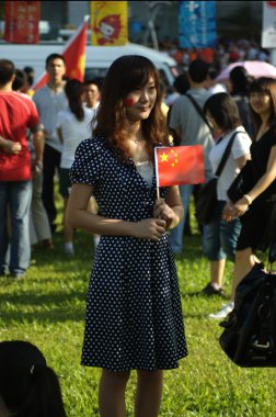Çin bayraklarıyla tezahürat