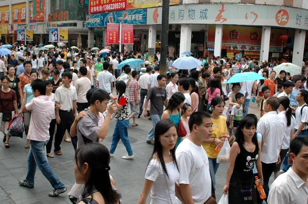 Zakupy w Chinach, tłum — Zdjęcie stockowe
