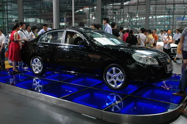 Visitors during car show - Shenzhen Moto — Stock Photo, Image