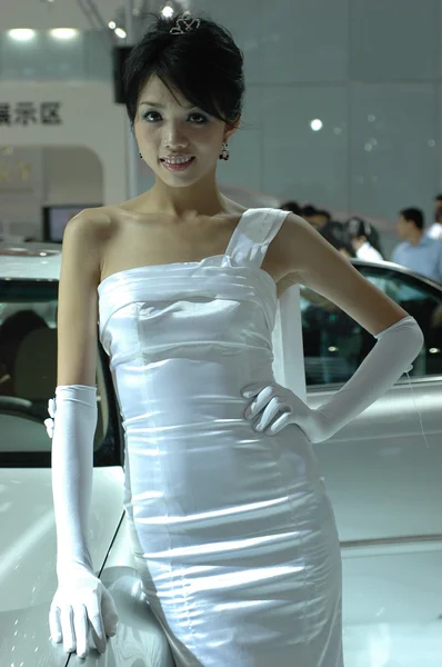 Chinese meisjes, modellen van auto show — Stockfoto