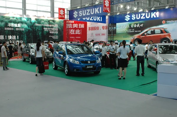 Visitatori durante il salone dell'auto - Shenzhen Moto — Foto Stock