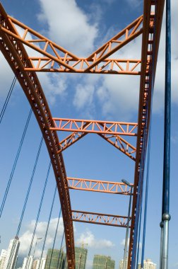 Modern turuncu köprü