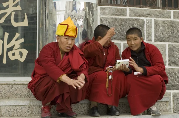 Monjes tibetanos en Shangrila —  Fotos de Stock