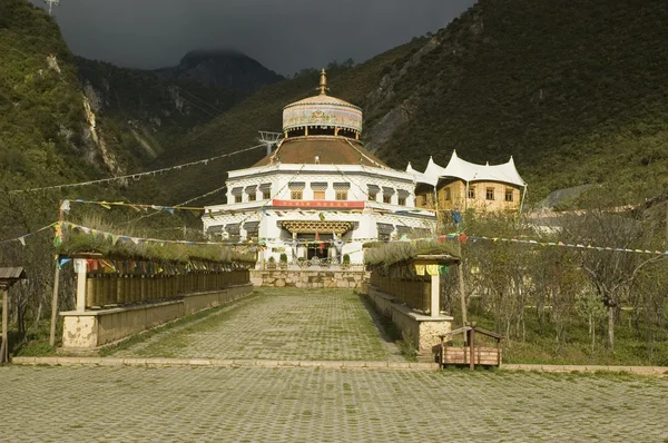 Bâtiment tibétain dans la province du Yunnan — Photo