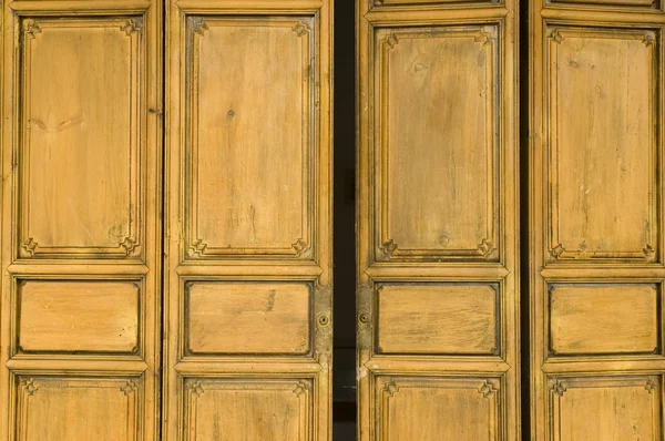 古代、木製のドア — ストック写真