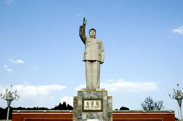 Monumento de Mao Zedong na cidade de Lijiang, Yunnan — Fotografia de Stock