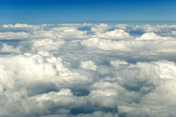 Céu azul com nuvens — Fotografia de Stock