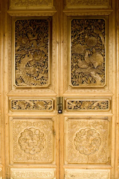 Porta de madeira — Fotografia de Stock