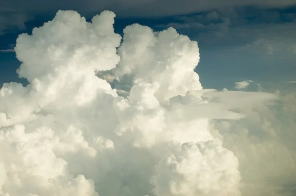 아름다운 구름과 푸른 하늘 — 스톡 사진