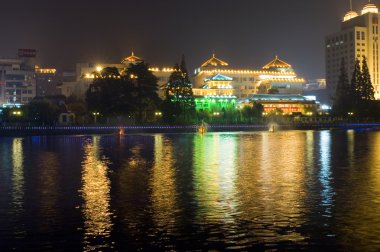 haohe Nehri ile gece cityscape